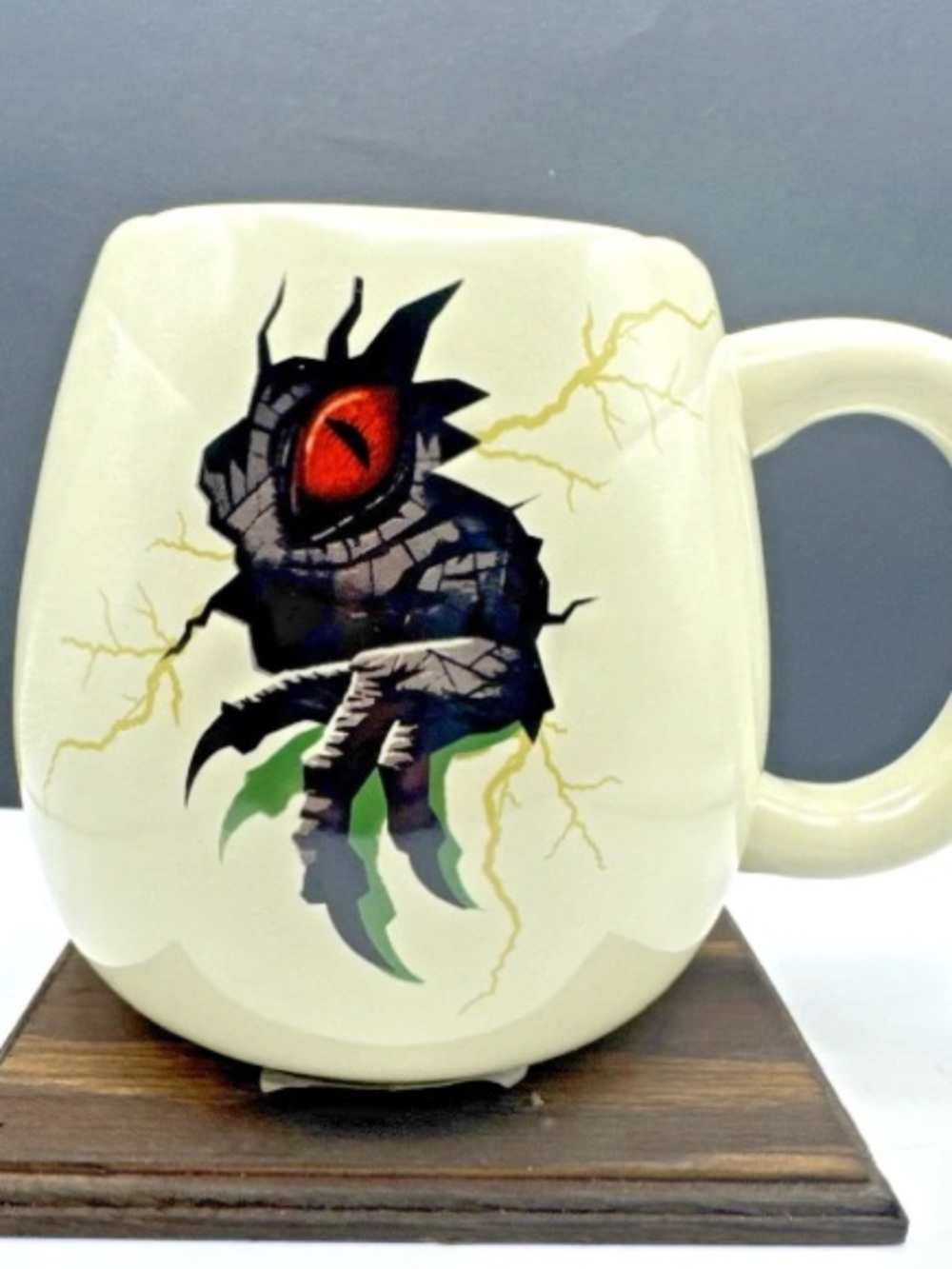 Jurassic Park Raptor Hatching Sculpted Ceramic Mug‎ | Holds 20 Ounces